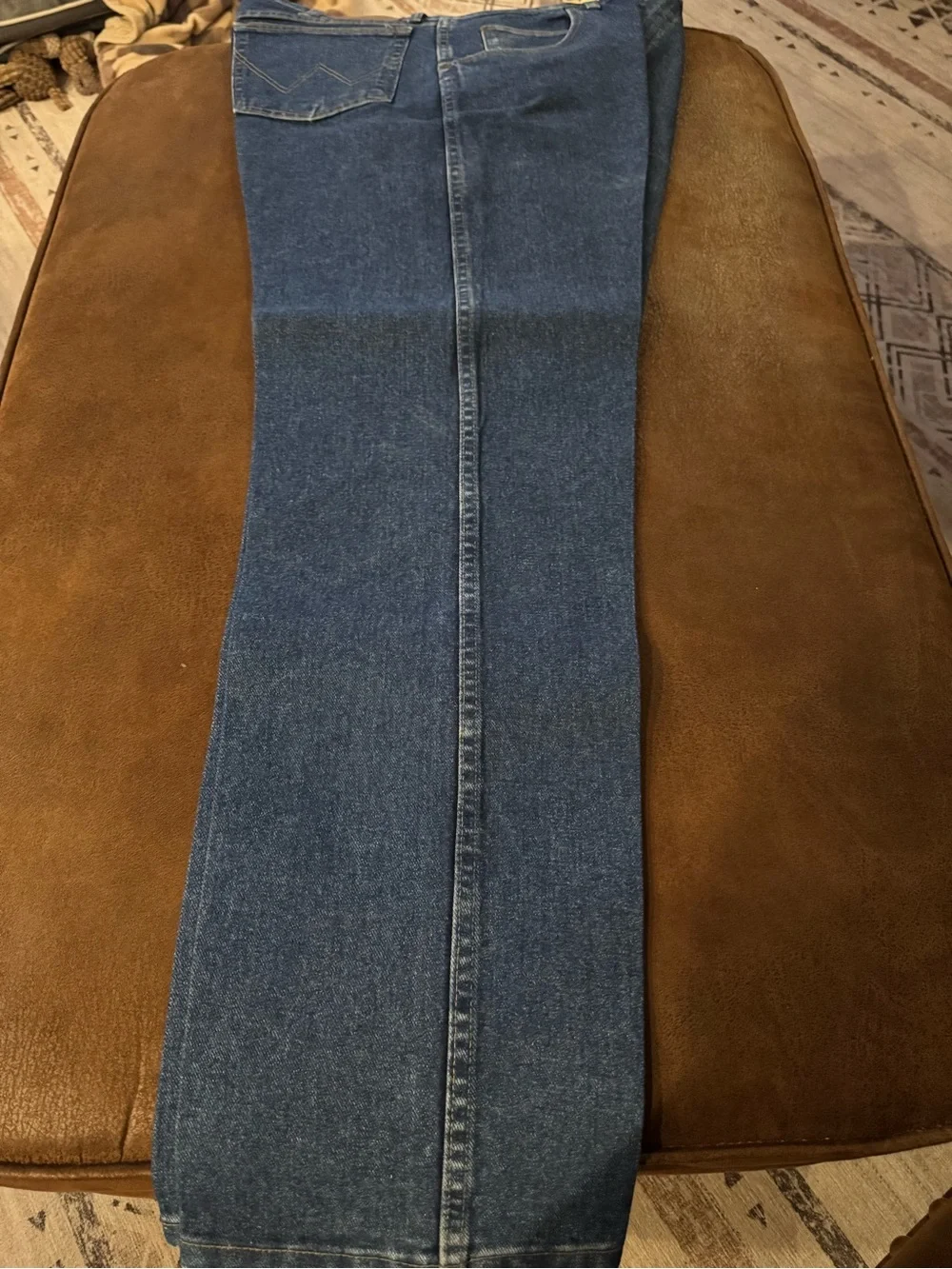 Men’s Wrangler Rugged Wear Medium Blue Straight Leg Jeans Sz 36 x 32 Like New!